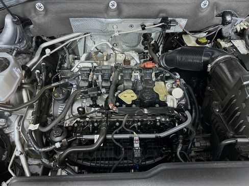 Used 2025 Volkswagen Atlas Cross Sport SE image 34