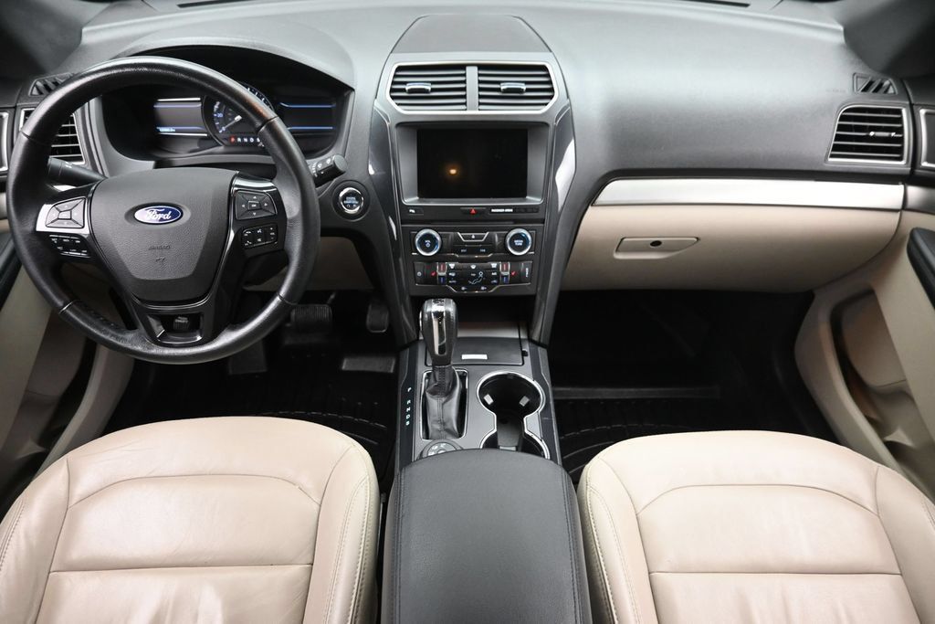 Used 2018 Ford Explorer XLT w/ Equipment Group 202A AWD/4WD image 16