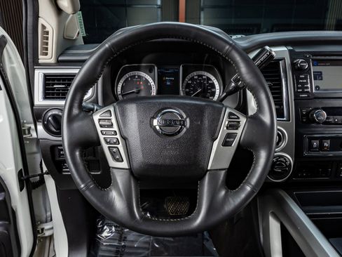 Used 2017 Nissan Titan PRO-4X image 18