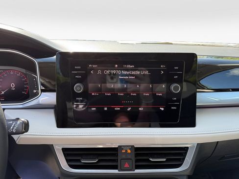 Certified 2025 Volkswagen Taos SEL w/ Black Wheel Plus Package image 16