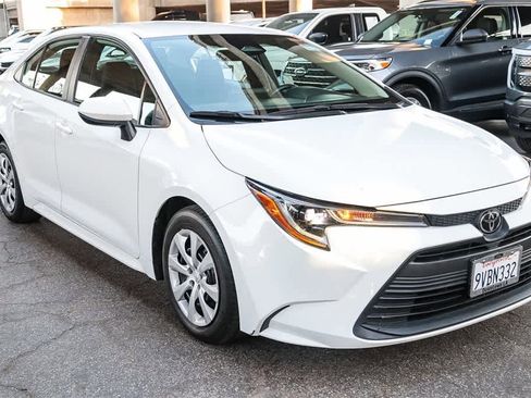 Used 2023 Toyota Corolla LE image 3