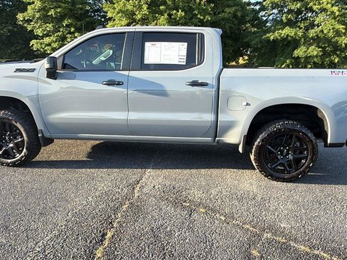 Used 2024 Chevrolet Silverado 1500 LT Trail Boss w/ Convenience Package II AWD/4WD image 11