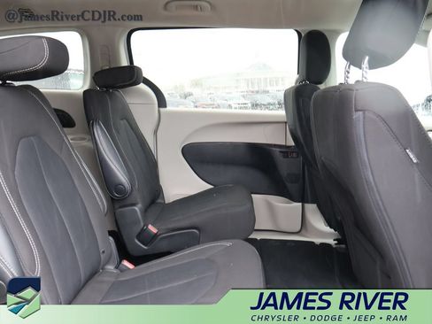 Used 2023 Chrysler Voyager LX FWD image 11