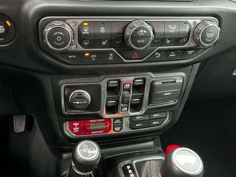 Used 2022 Jeep Wrangler Unlimited Rubicon w/ Xtreme Recon 35" Tire Package image 26