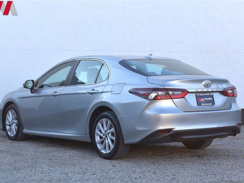Used 2022 Toyota Camry LE image 2