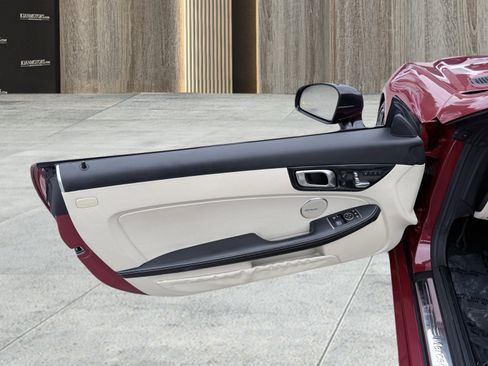 Used 2020 Mercedes-Benz SLC 300 SLC 300 w/ Premium Package image 26