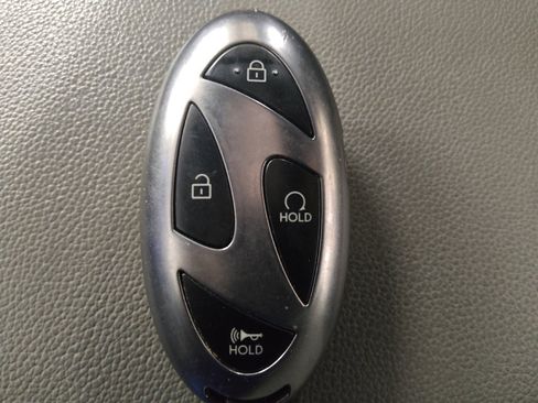 Used 2025 Hyundai Elantra SEL image 32