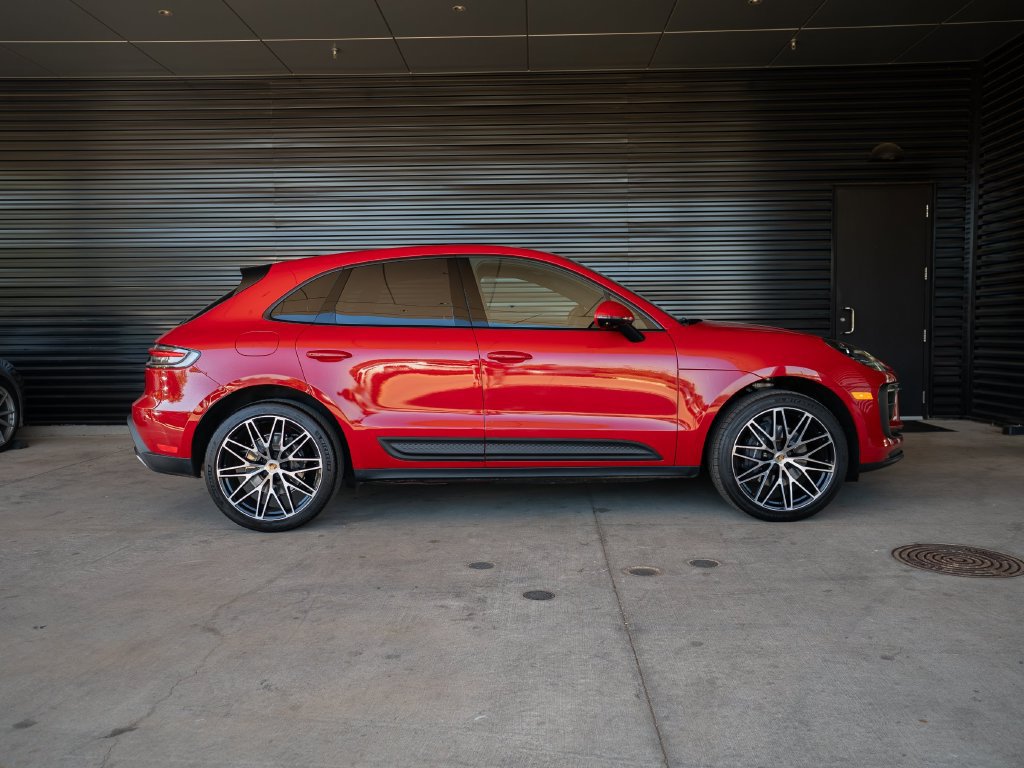 Certified 2023 Porsche Macan AWD/4WD image 8