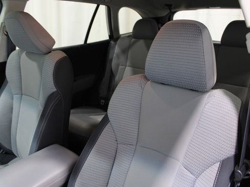 Used 2021 Subaru Outback Premium image 5