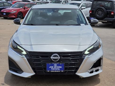 Used 2024 Nissan Altima 2.5 SV FWD image 3