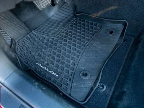 Used 2020 Toyota Avalon Limited image 24