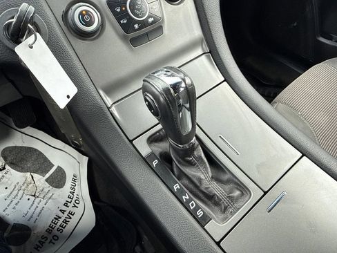 Used 2015 Ford Taurus SEL FWD image 31
