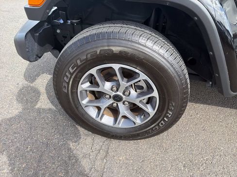 Used 2024 Jeep Gladiator Sport AWD/4WD image 30