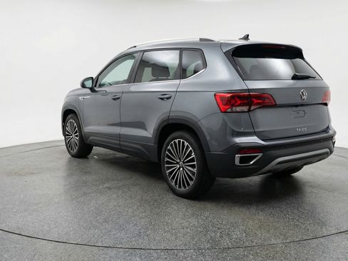 Used 2025 Volkswagen Taos SE image 6