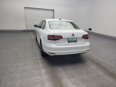 Used 2017 Volkswagen Jetta SE image 5