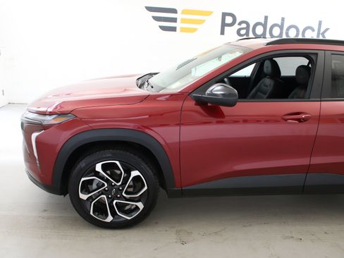 Used 2024 Chevrolet Trax RS w/ Sunroof Package FWD image 4