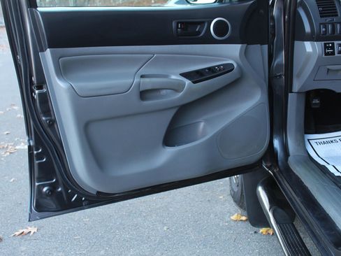 Used 2014 Toyota Tacoma 4x4 Double Cab image 12