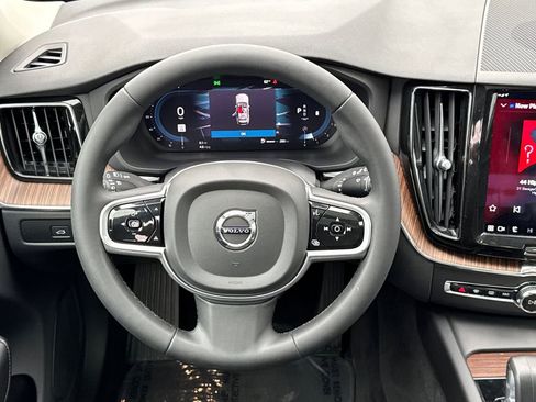 Used 2023 Volvo XC60 B5 Plus w/ Climate Package image 25