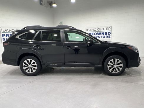 Used 2023 Subaru Outback Premium image 9