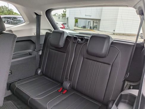 Used 2023 Volkswagen Tiguan SE FWD image 17