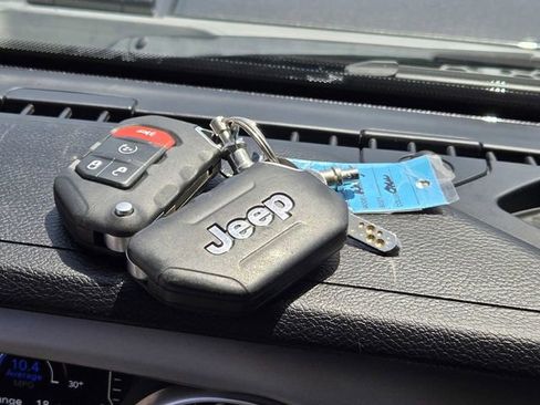 Used 2021 Jeep Wrangler Unlimited Sport AWD/4WD image 17