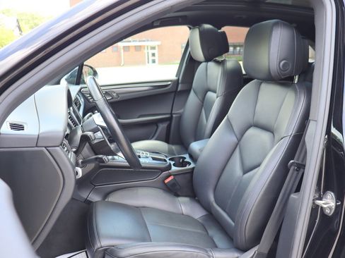 Used 2017 Porsche Macan AWD/4WD image 12
