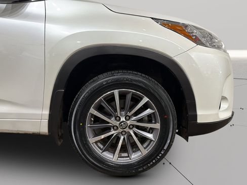 Used 2017 Toyota Highlander XLE image 34