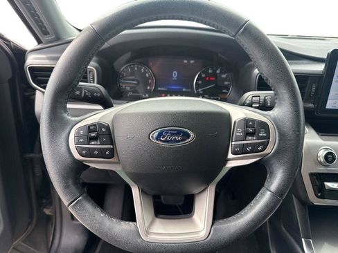 Used 2022 Ford Explorer XLT w/ Equipment Group 202A AWD/4WD image 14