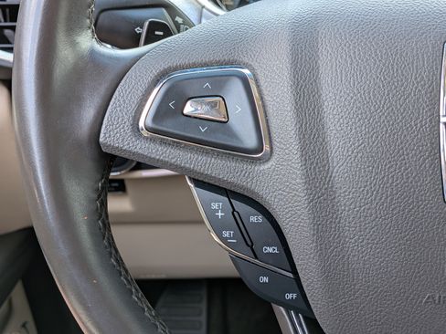 Used 2017 Lincoln MKX Select w/ Select Plus Package AWD/4WD image 25