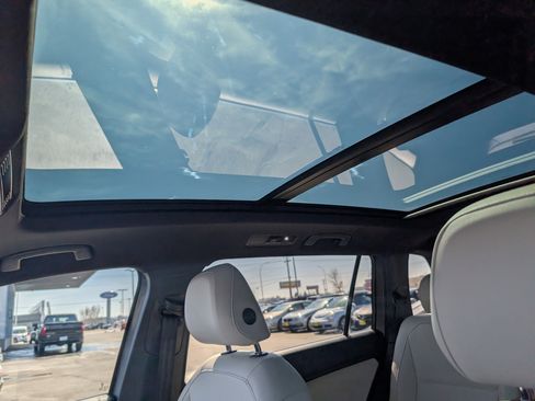 Used 2019 Volkswagen Tiguan SEL R-Line image 25