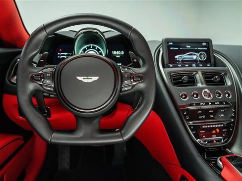 Used 2023 Aston Martin DBS Coupe image 11