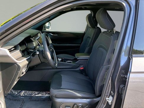 Certified 2025 Jeep Grand Cherokee Laredo X w/ Luxury Tech Group I AWD/4WD image 26