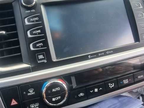 Certified 2019 Toyota Highlander Limited Platinum w/ Protection Package #3 AWD/4WD image 6