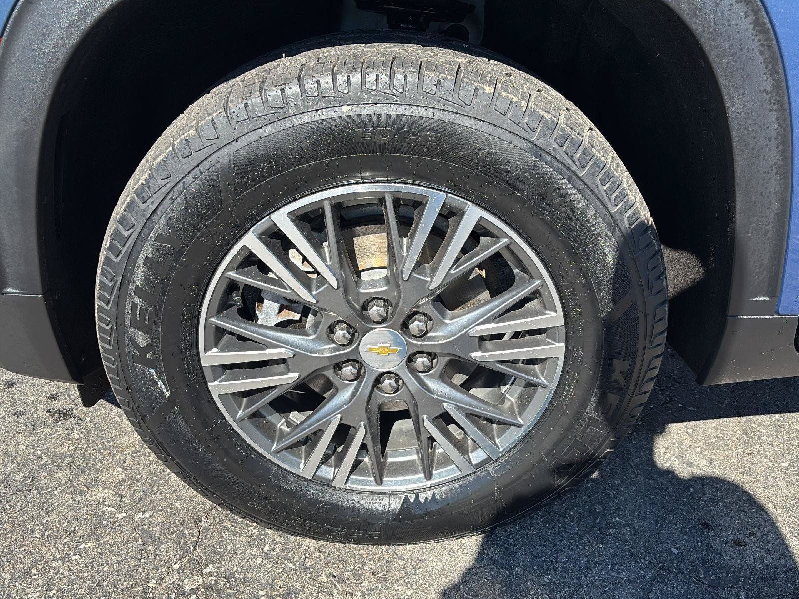 Used 2024 Chevrolet Traverse LT w/ Trailering Package AWD/4WD image 3