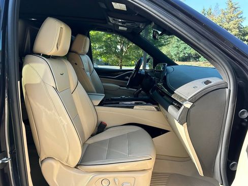 Used 2024 Cadillac Escalade ESV Premium Luxury w/ LPO, Floor Liner Package AWD/4WD image 54