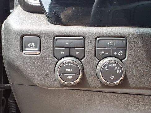 Used 2025 Chevrolet Silverado 1500 LT AWD/4WD image 20
