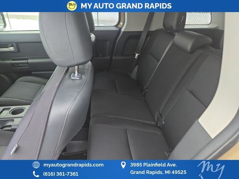 Used 2014 Toyota FJ Cruiser 2WD image 36