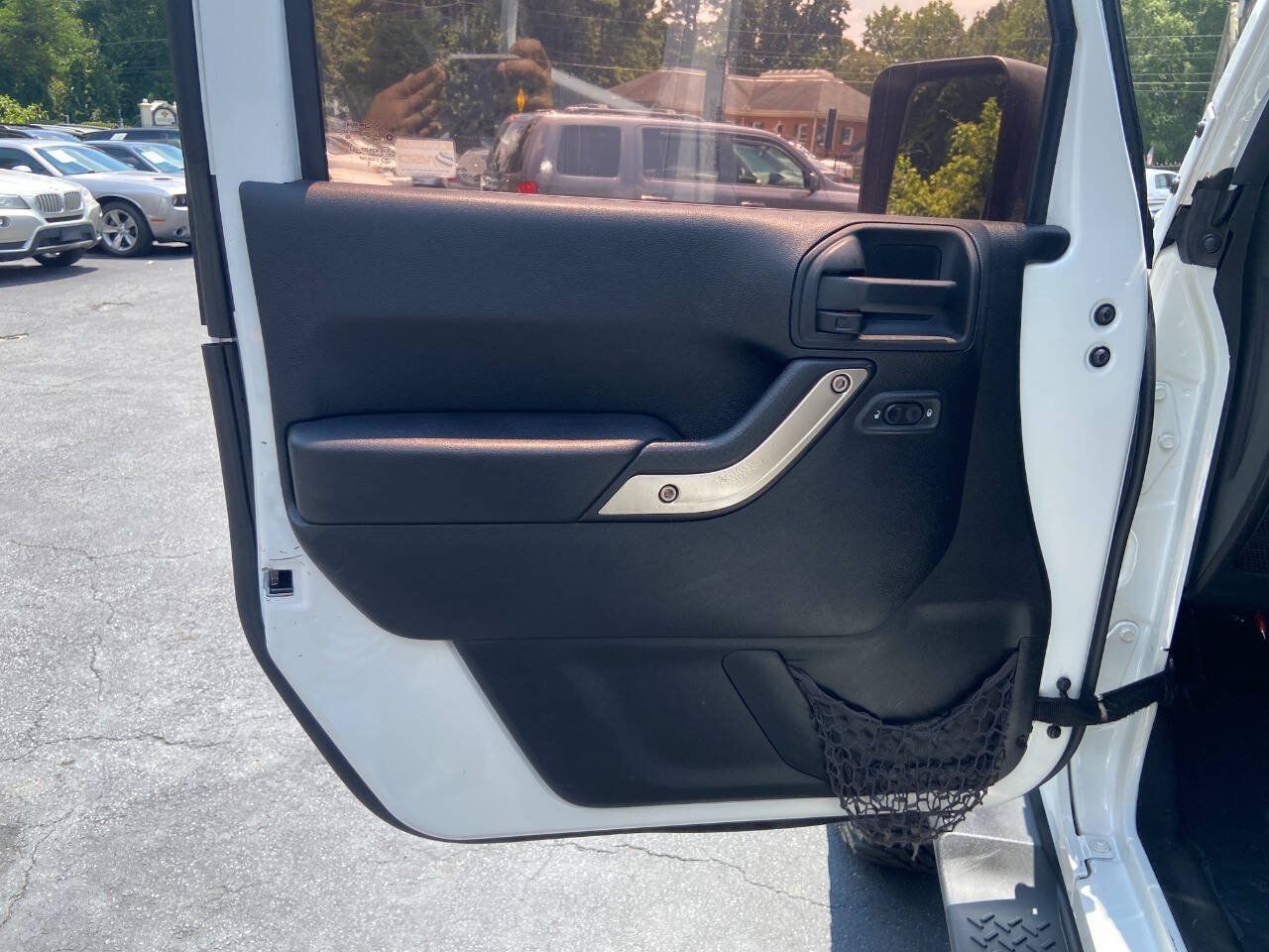 Used 2013 Jeep Wrangler Unlimited Sahara AWD/4WD image 19