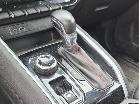 Used 2024 Chevrolet Colorado Z71 w/ Z71 Convenience Package 2 image 10