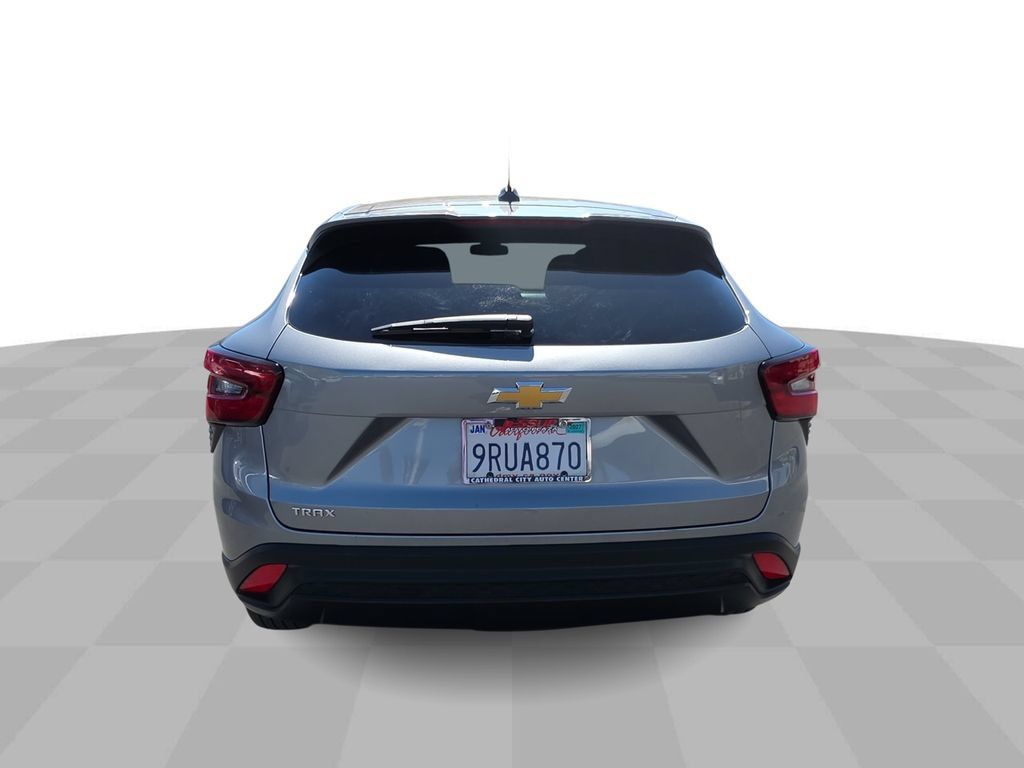 Used 2025 Chevrolet Trax LS FWD image 7