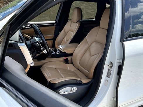 Used 2018 Porsche Cayenne Platinum Edition w/ Premium Package Plus image 23