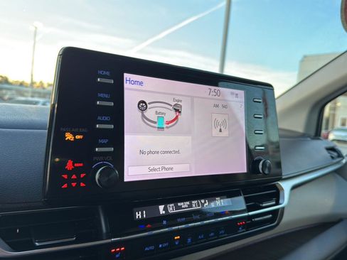 Certified 2023 Toyota Sienna XLE image 19