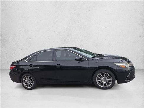 Used 2015 Toyota Camry SE w/ Moonroof Package FWD image 4