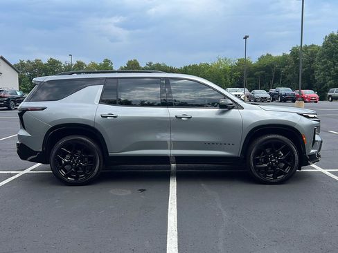 Used 2025 Chevrolet Traverse RS AWD/4WD image 6