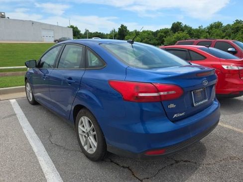 Used 2018 Ford Focus SE FWD image 3
