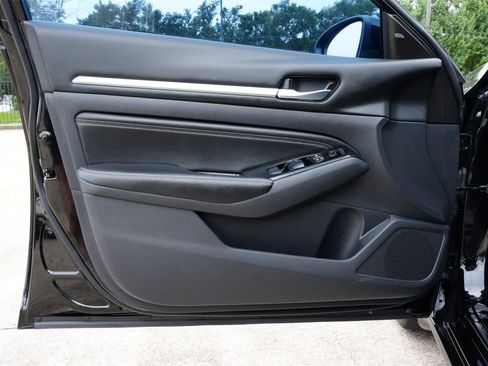 Used 2022 Nissan Altima 2.5 SV w/ SV Premium Package image 18