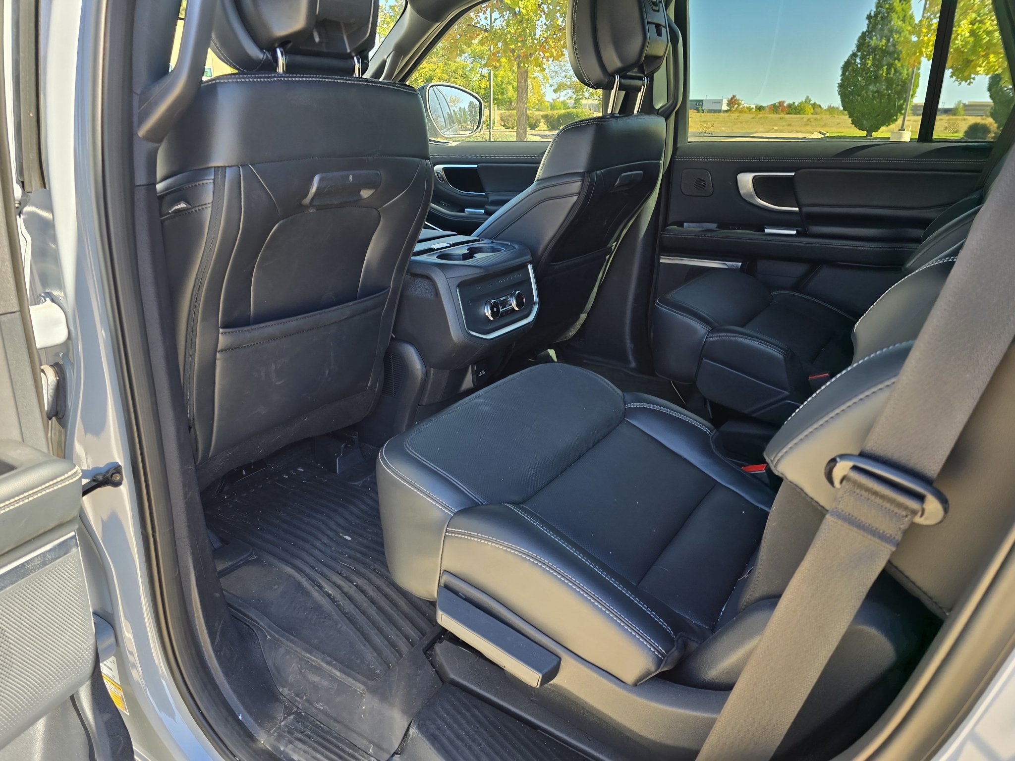 Used 2026 Ford Expedition Platinum w/ Stealth Performance Package AWD/4WD image 14