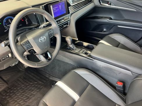 Certified 2025 Toyota Camry SE FWD image 11