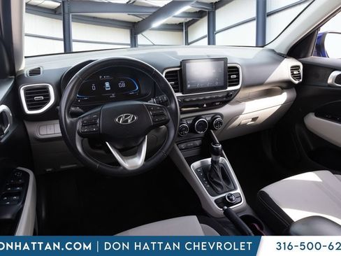 Used 2025 Hyundai Venue SEL FWD image 17