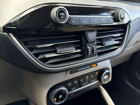 Used 2020 Ford Escape SE image 20